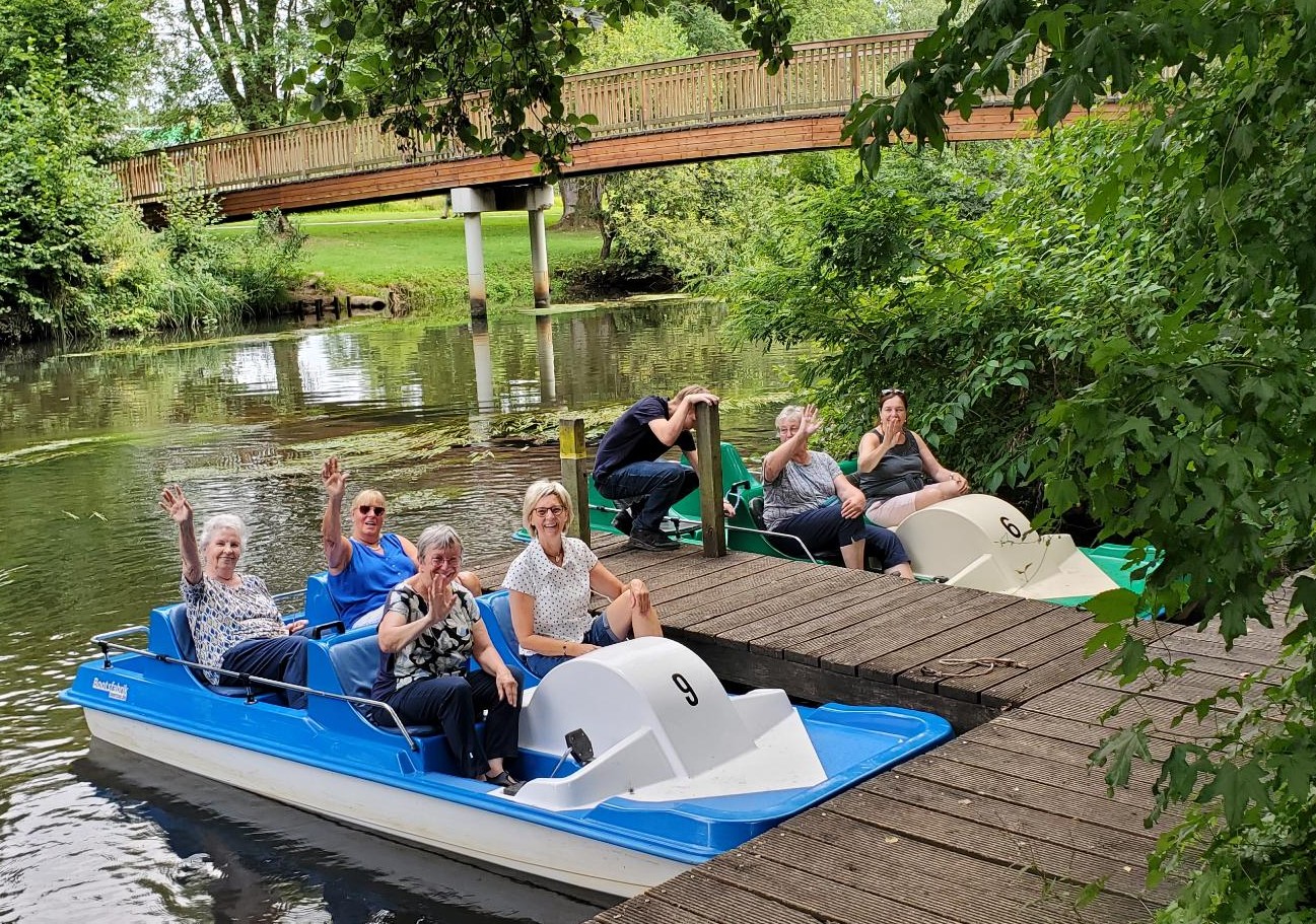 Sommerfest mit Minigolf und Tretboot